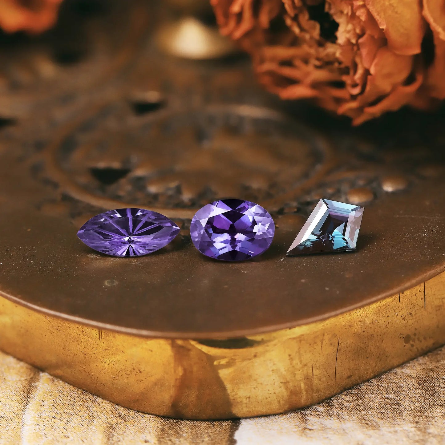 Alexandrite vs Amethyst: Which Gemstone is Right for Your Ring?
