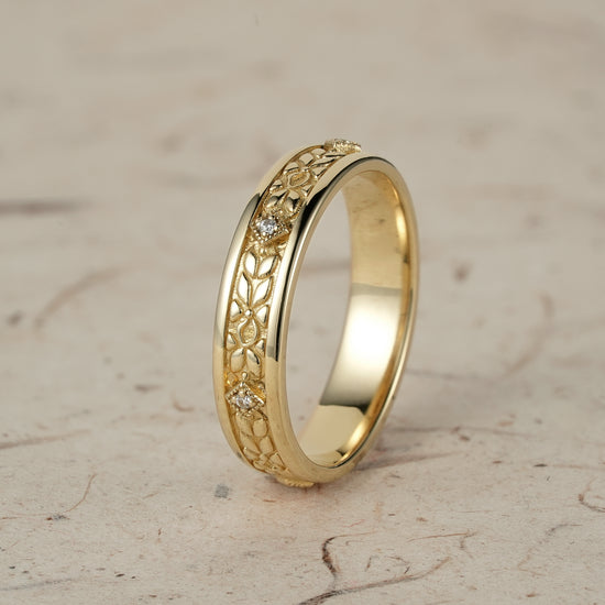 Moissanite leaf band ring for men in yellow gold with detailed floral engravings