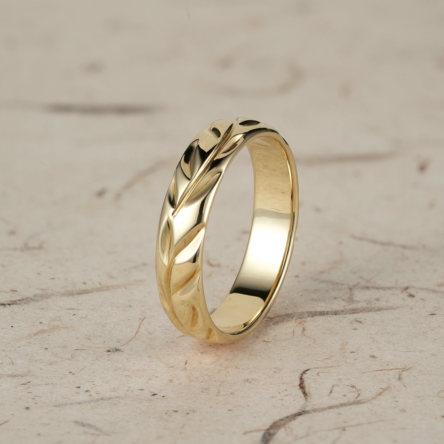 Men's polished gold band ring with elegant leaf engraving, perfect for vintage style.