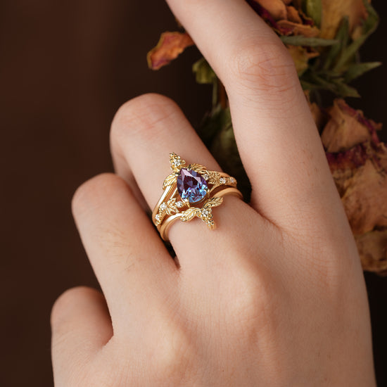 Leaf and Flower Elegance: The Alexanderite Ring Set | Victoria