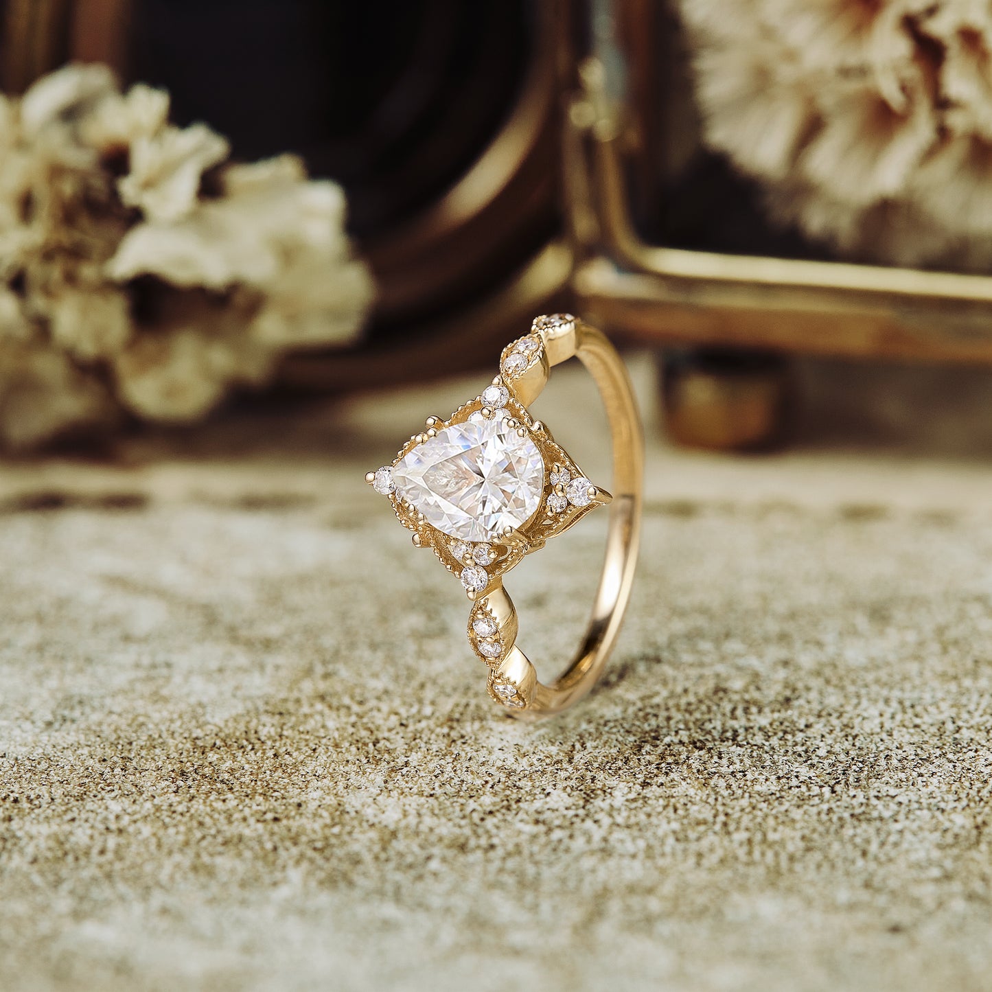 GemsMagic Vintage Pear Moissanite Engagement Ring