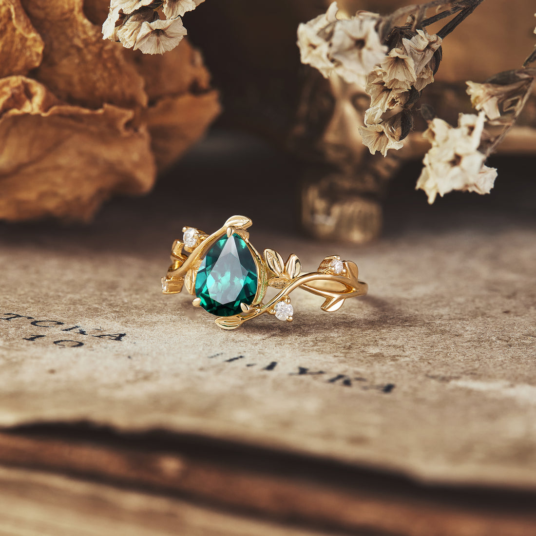 emerald gold ring