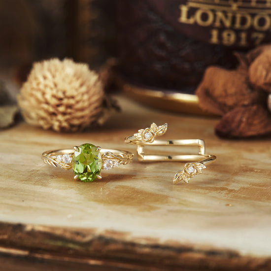 Rose Blossom: Peridot Ring Set with Moonstone | Olive