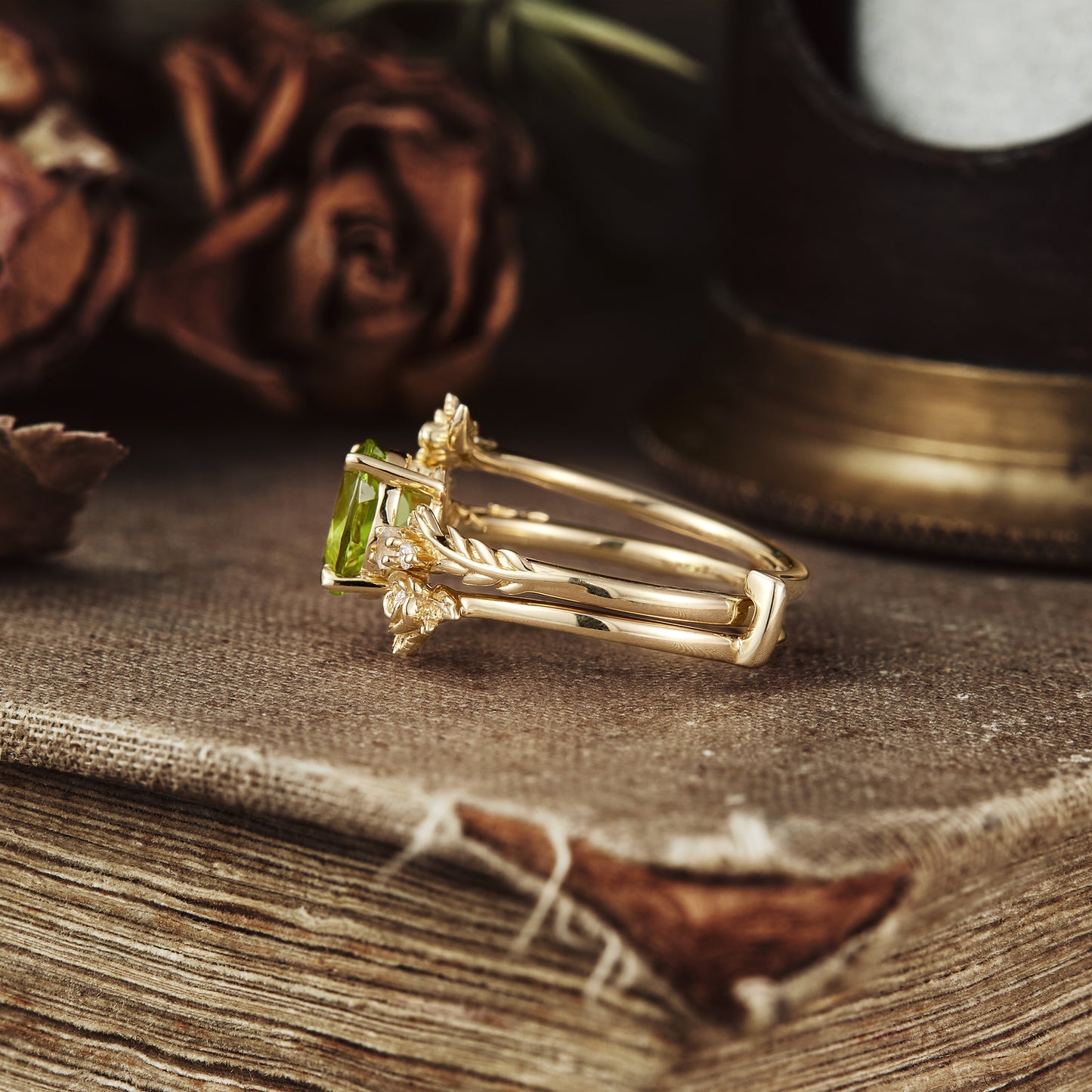 Rose Blossom: Peridot Ring Set with Moonstone | Olive