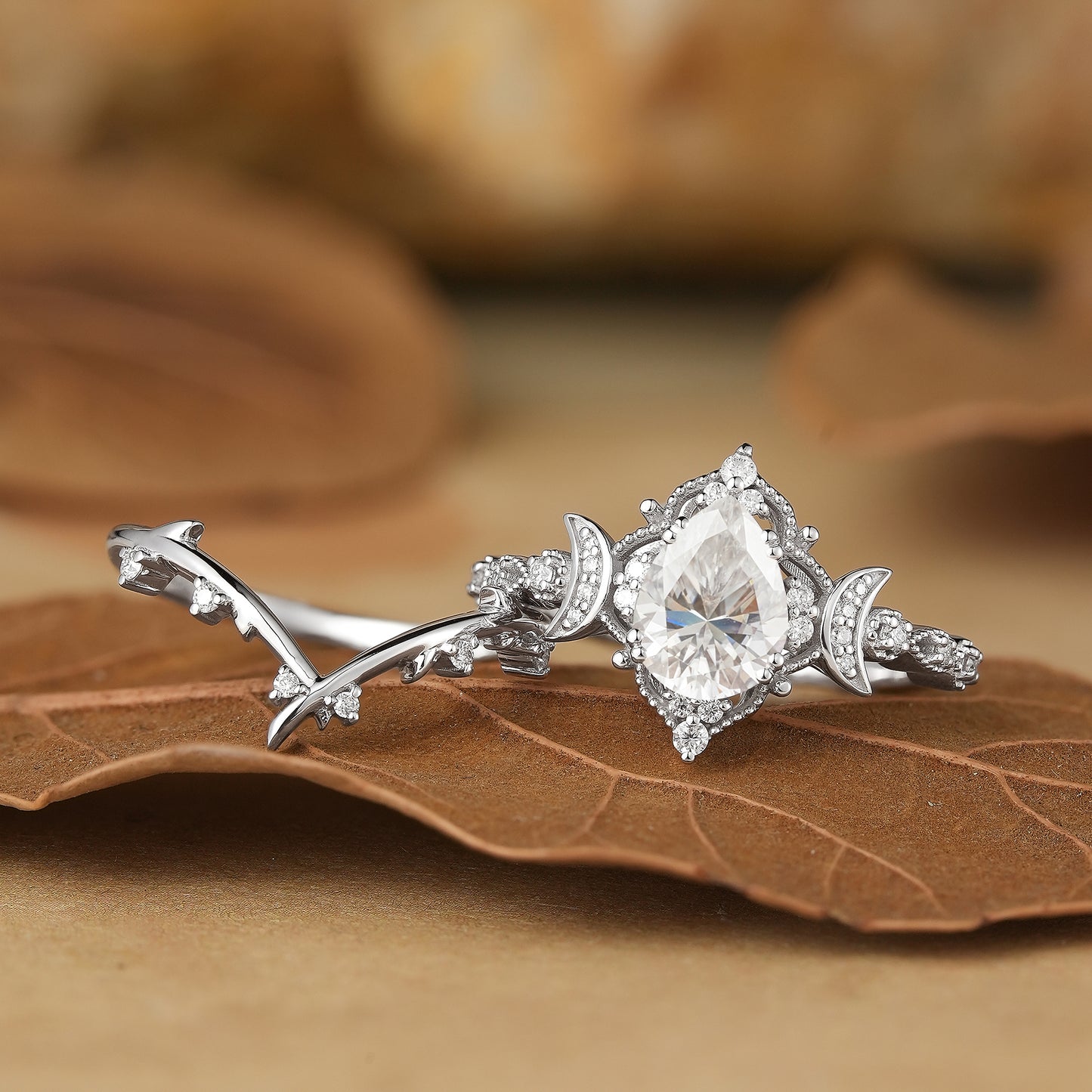 Pear cut moissanite engagement ring set with moon design 