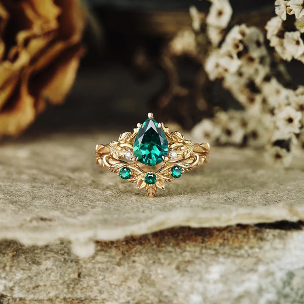 African Violet Inspired Emerald Engagement Ring Set 2pcs - Amara | GemsMagic
