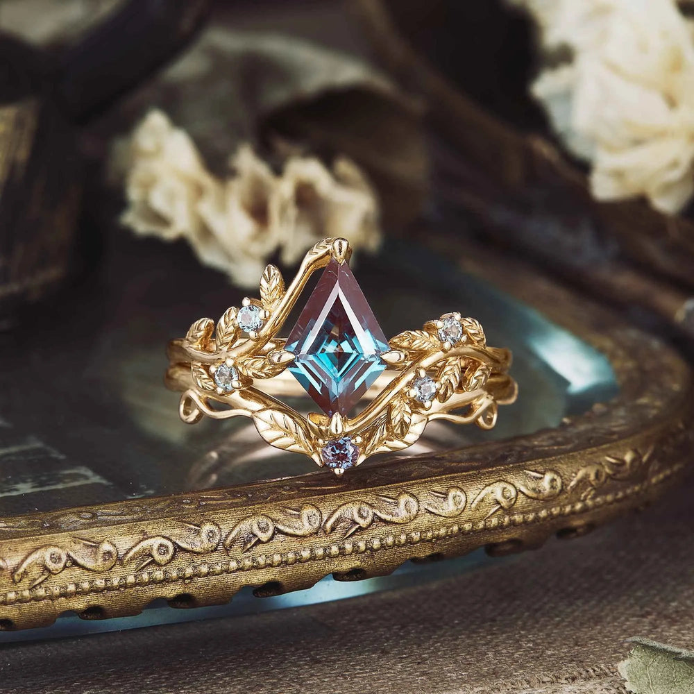 Kite Shaped Alexandrite Leaves Engagement Ring Set 2pcs - GemsMagic
