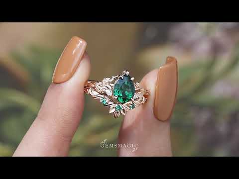 African Violet Inspired Emerald Engagement Ring Set 2pcs - Amara | GemsMagic