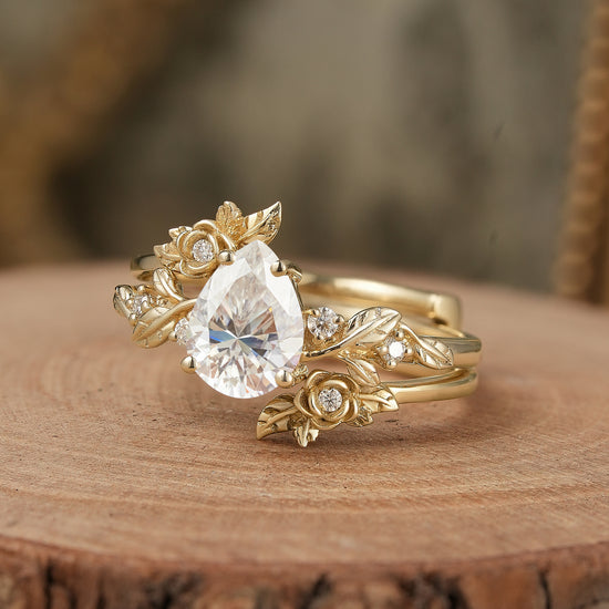 Rose Blossom: Pear-Cut Moissanite Floral Ring Set - Camille