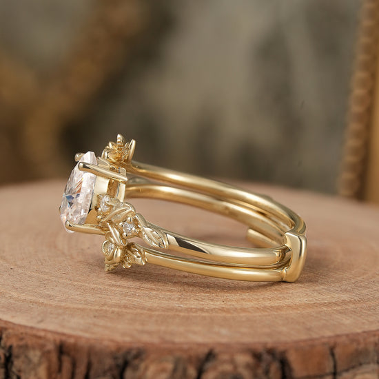 Rose Blossom: Pear-Cut Moissanite Floral Ring Set - Camille