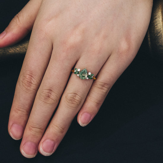 Nature-inspired moss agate ring with leaf-shaped design and colorful gemstone accents.