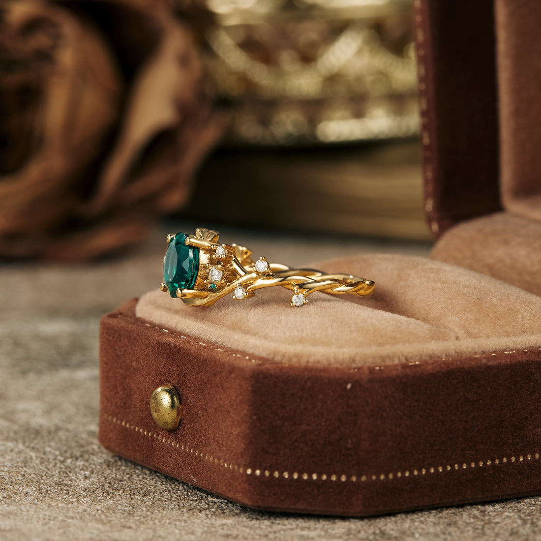 emerald stone ring