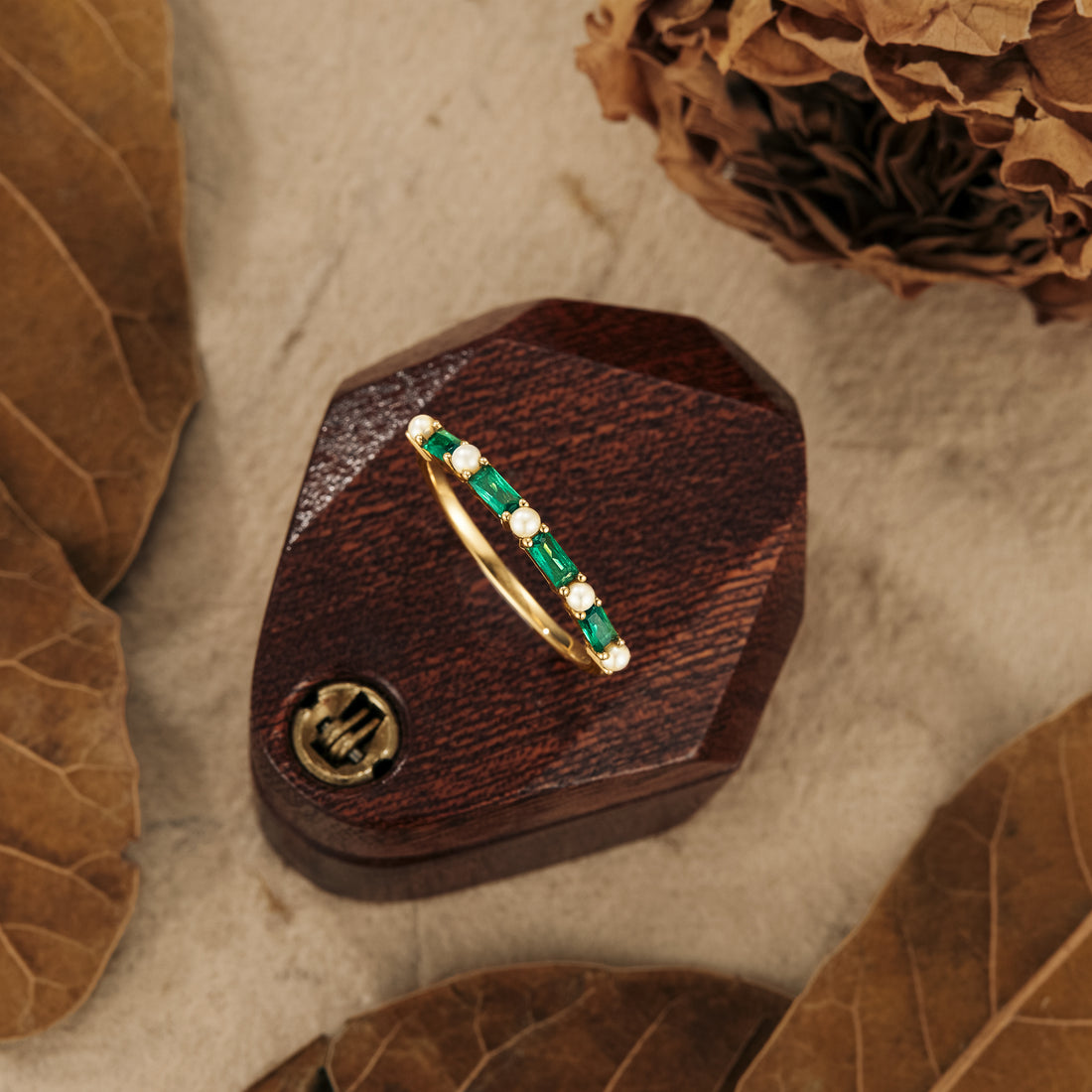 emerald stone ring